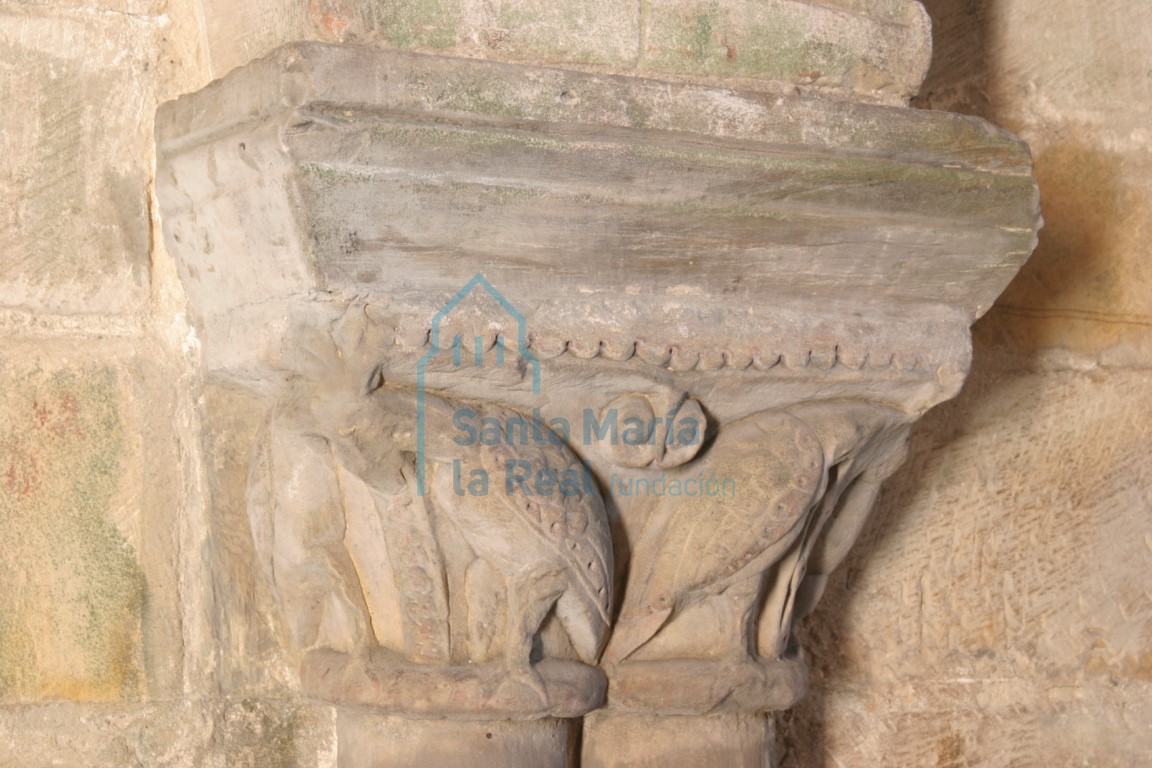 Capiteles de la arquería del presbiterio
