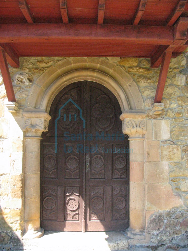 Portada procedente de Soto situada en la fachada meridional de Sorribas