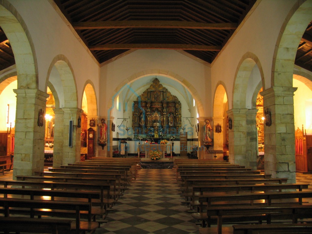 Vista de la nave central desde los pies