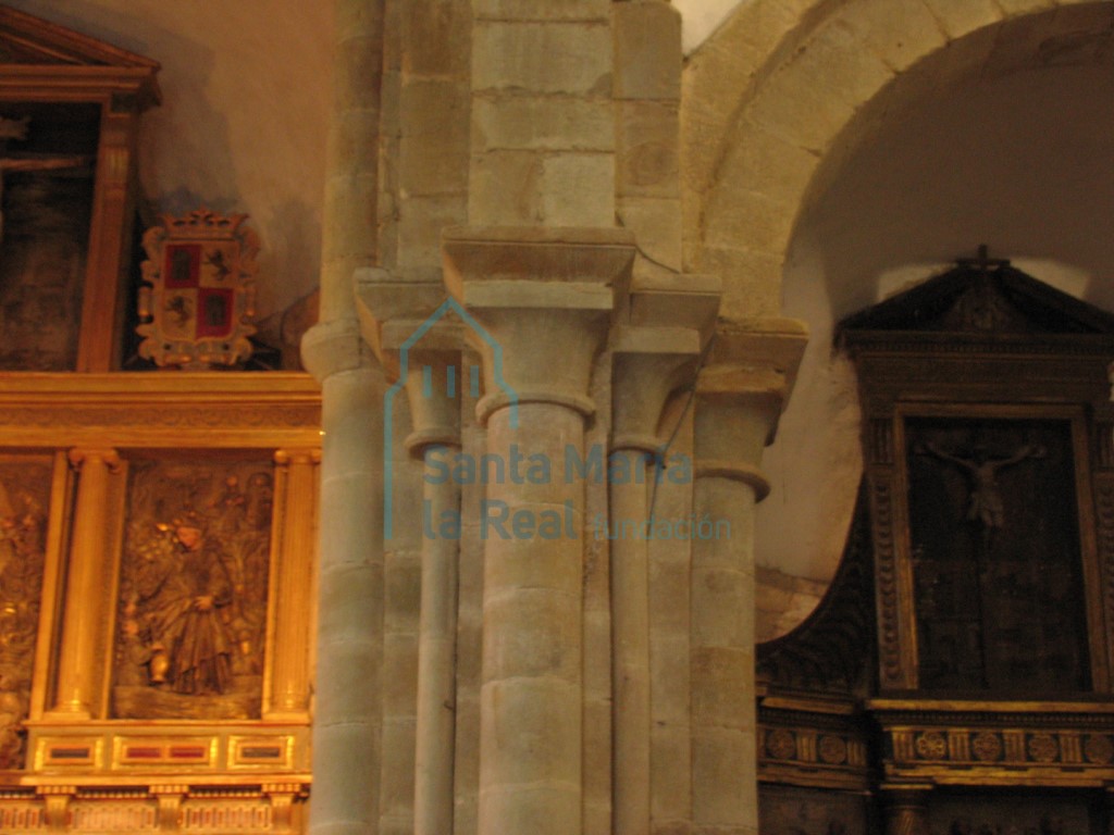 Capiteles de la cabecera Capiteles de la cabecera