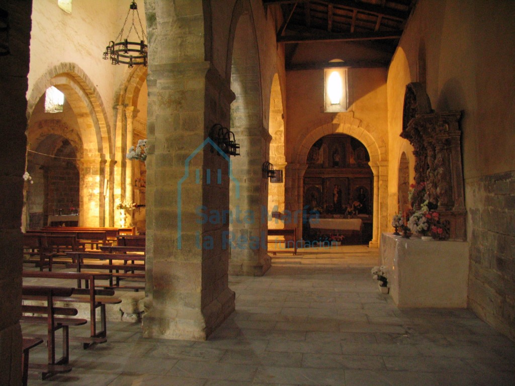 Detalle del interior de la nave derecha