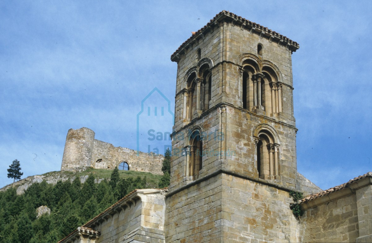 Ermita de Santa Cecilia. Torre-campanario.