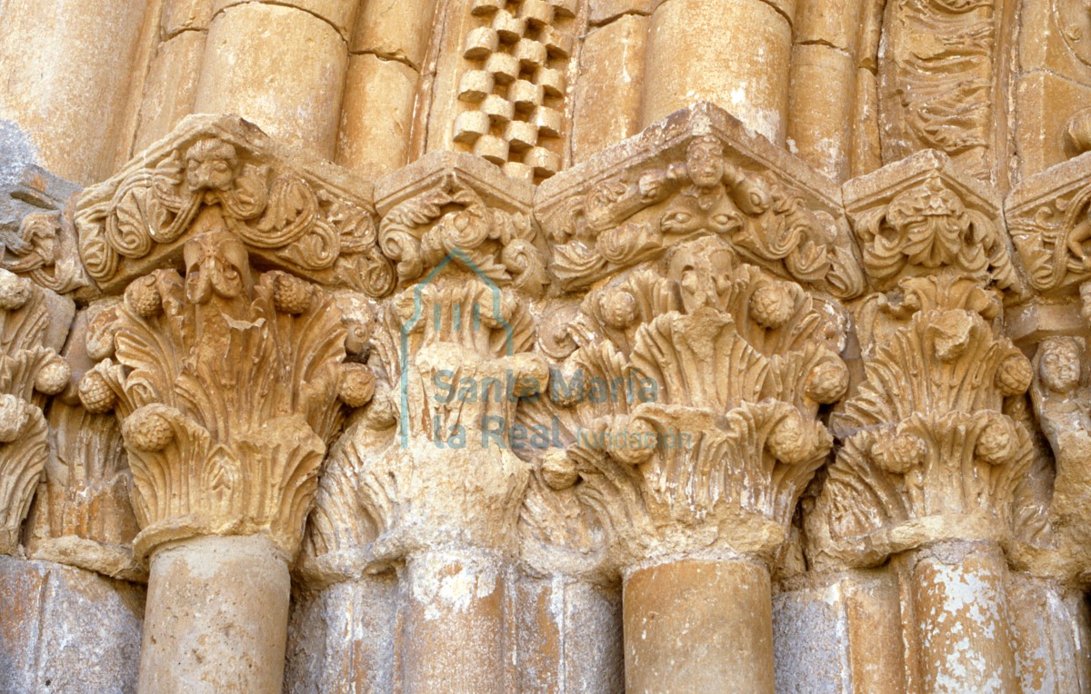 Capiteles. Portada septentrional.