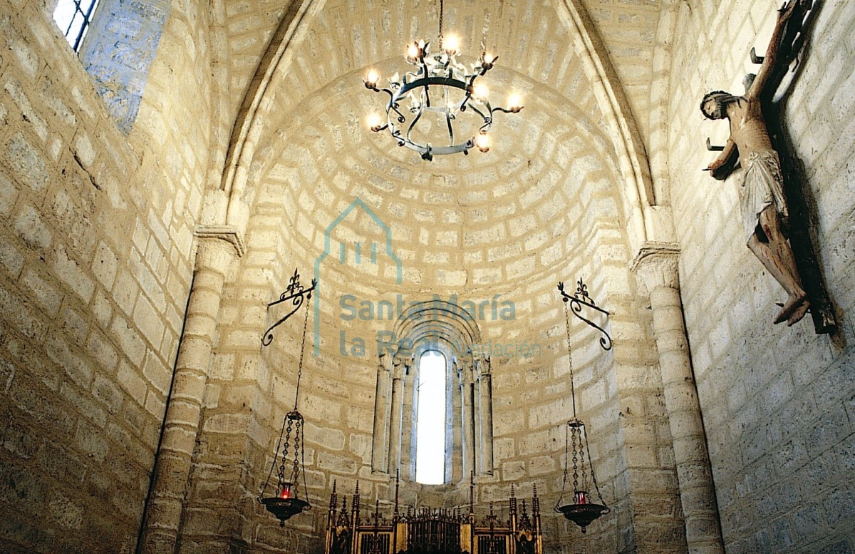 Interior del ábside del evangelio