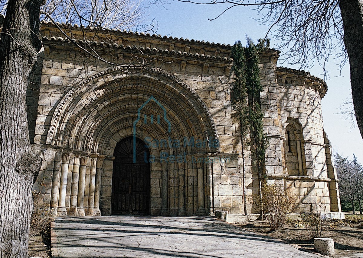 Antigua fachada meridional, trasladada al parque de la Huerta de Guadián (Palencia)