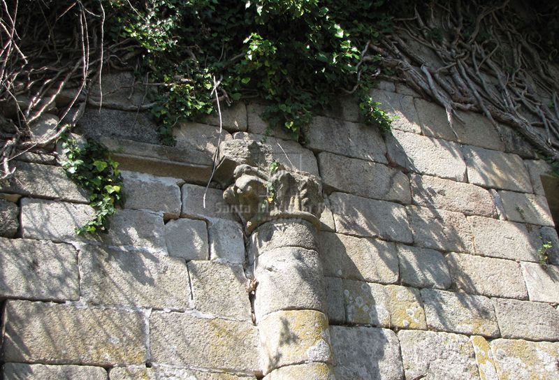Capitel del muro oriental