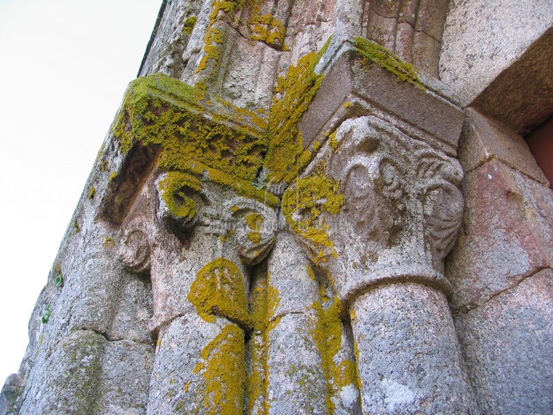 Capiteles septentrionales de la fachada occidental