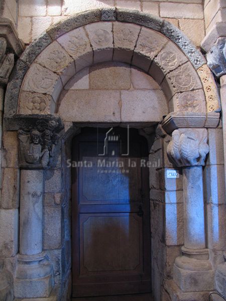 Arco de acceso a la sacristía