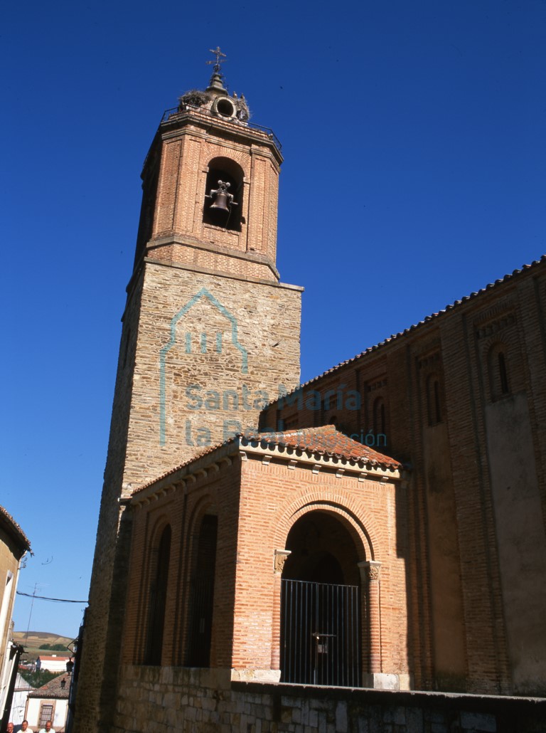 Pórtico y Torre.