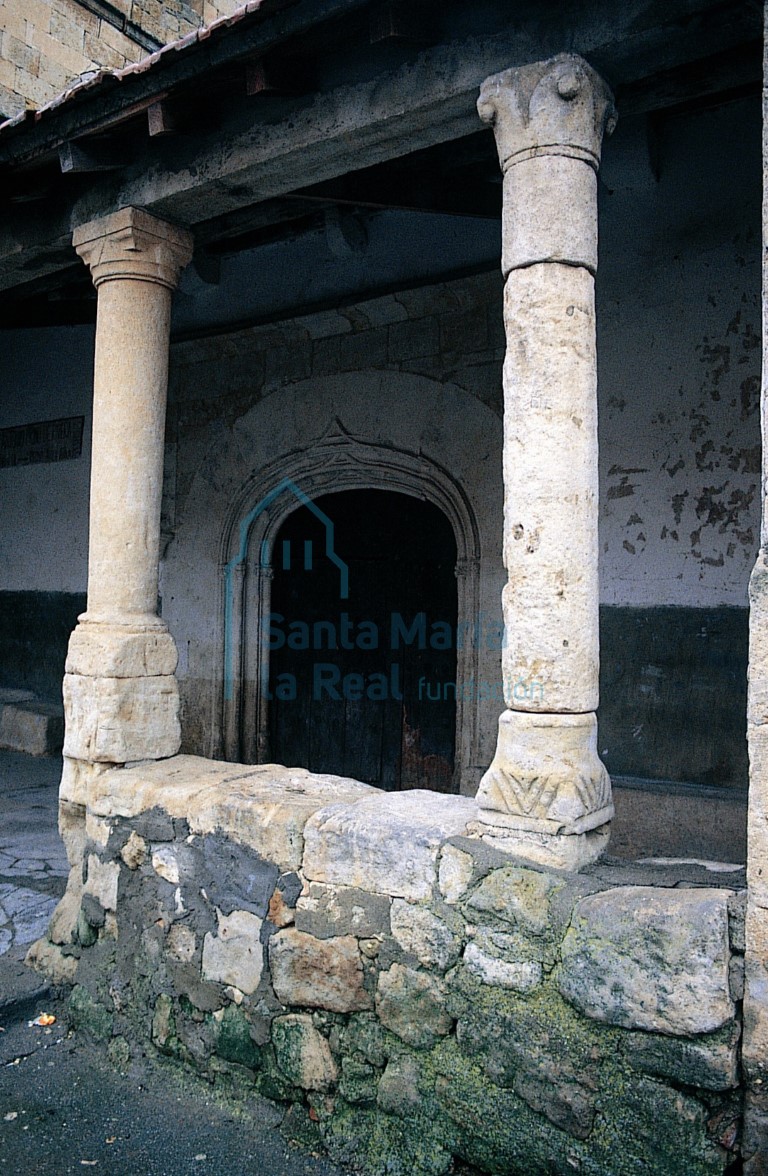 Columna con capitel románico