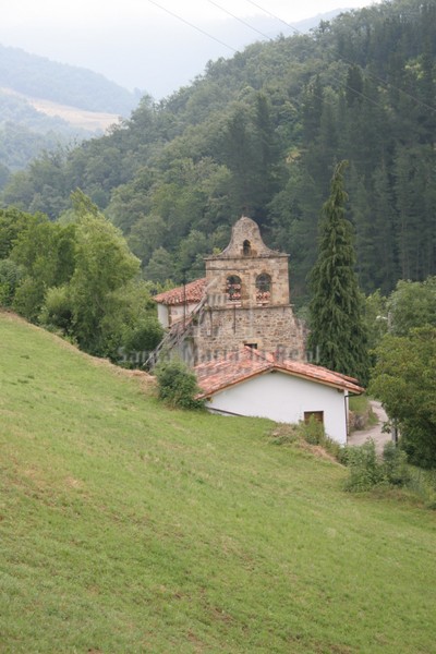 Vista general de la espadaña