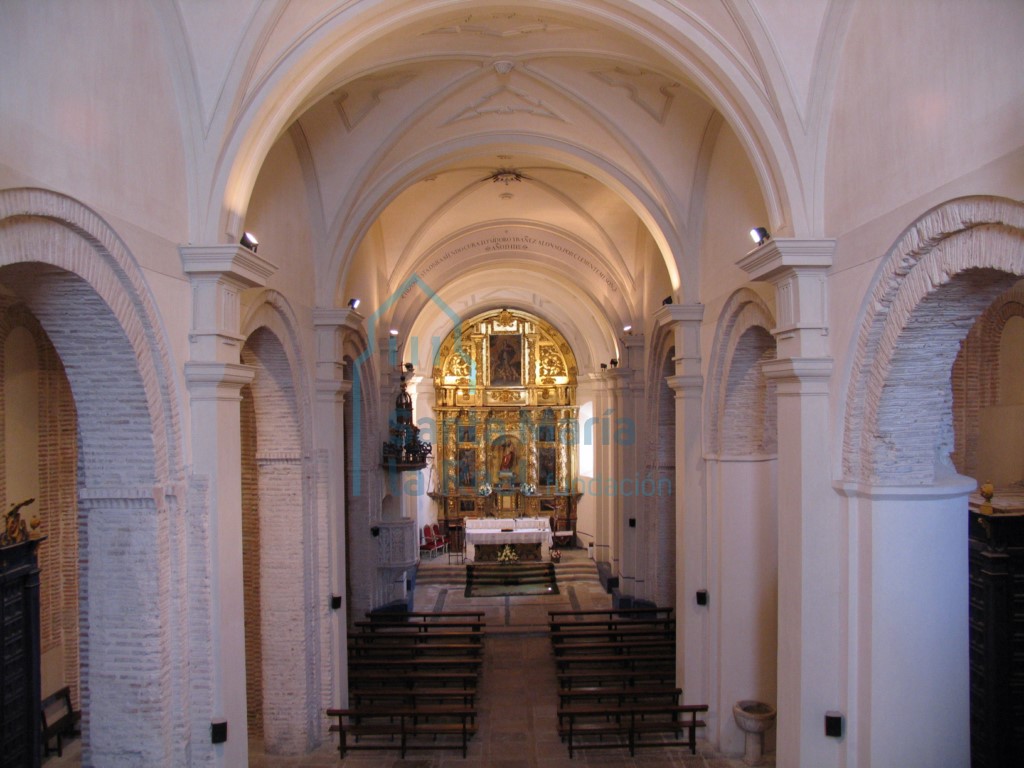 Interior de la iglesia desde los pies