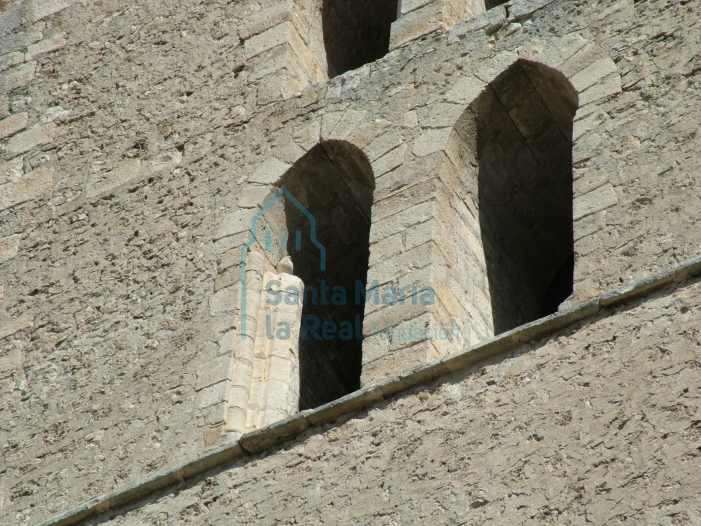 Detalle de las troneras de la torre