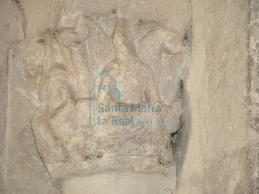 Capitel de la portada. Decoración figurativa