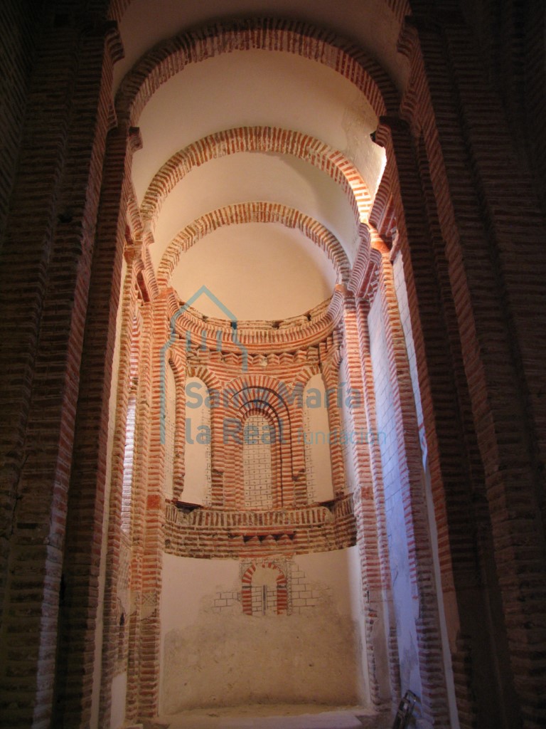 Vista interior del ábside de la epístola