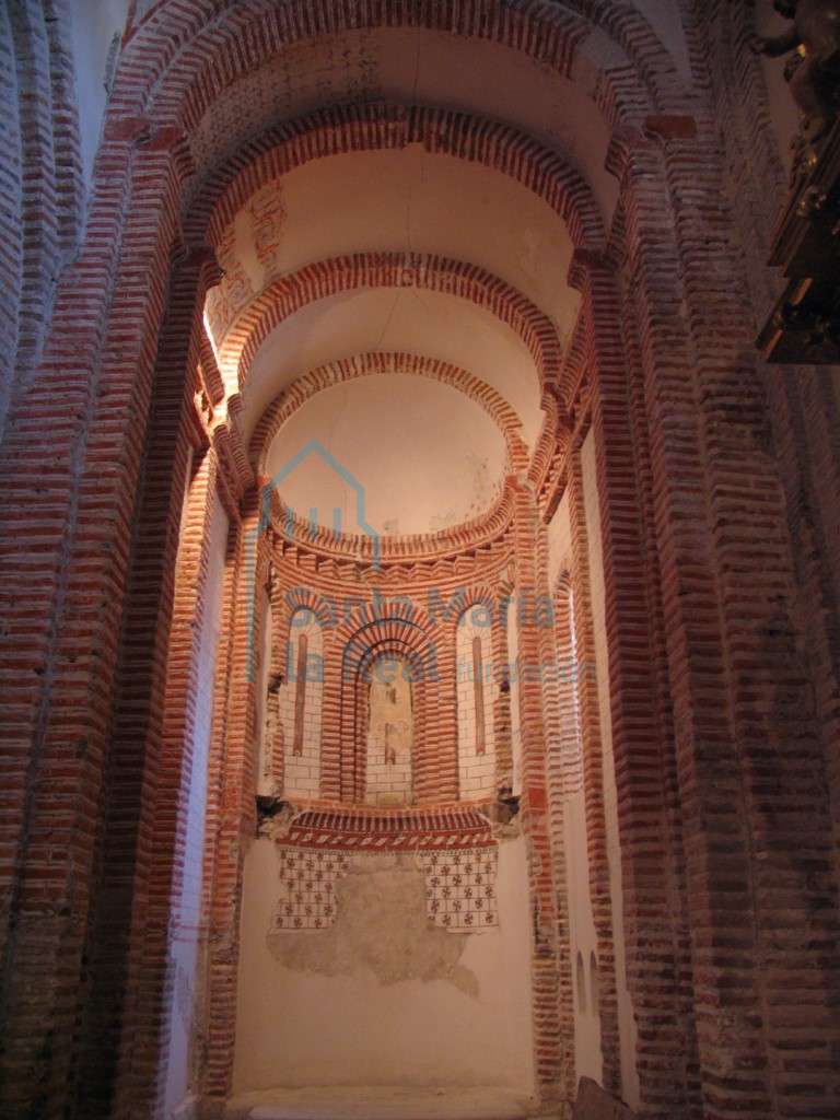 Vista del interior del ábside del evangelio