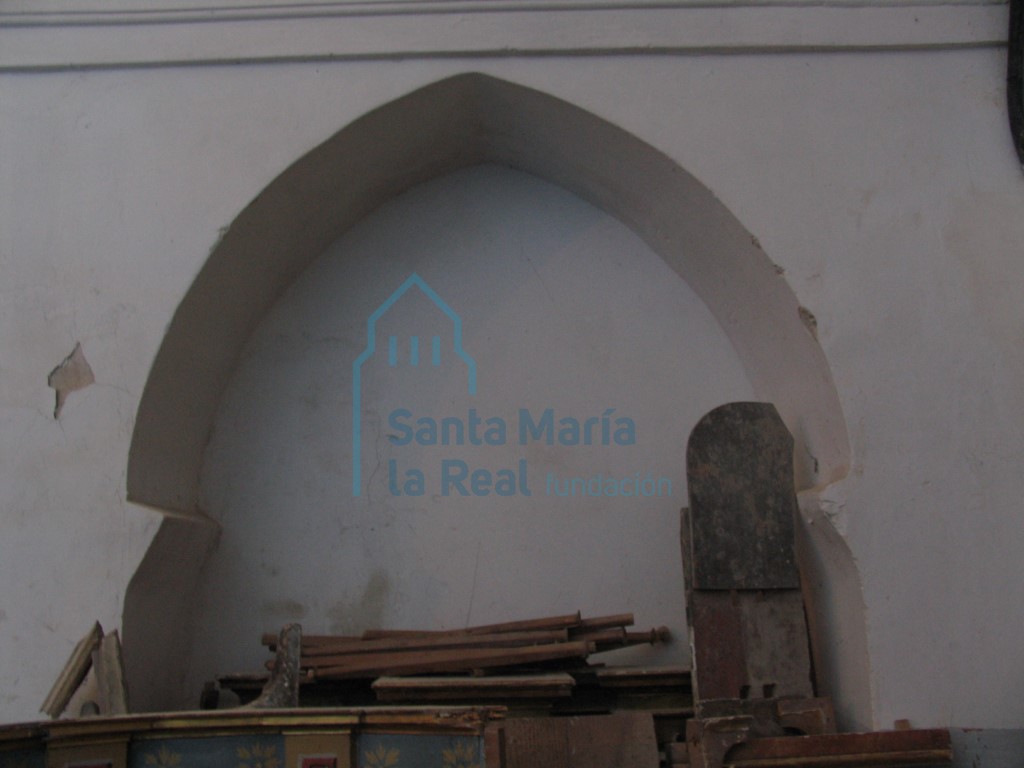 Arco cegado en el muro