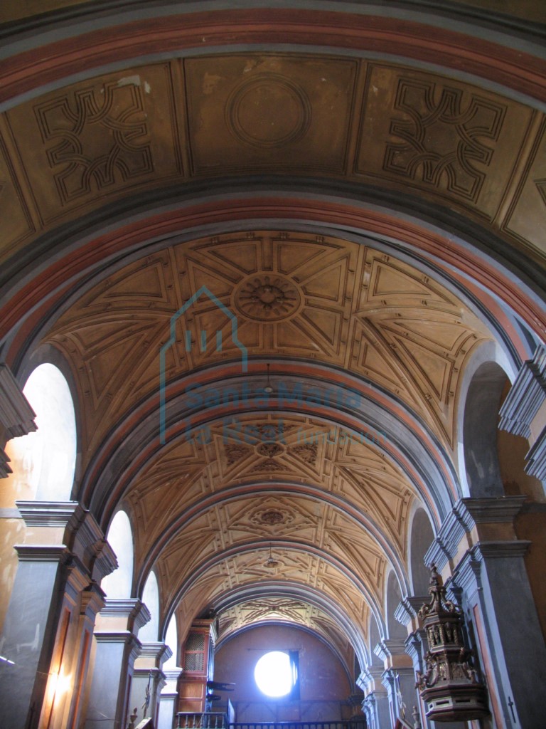 Vista de las bóvedas de la nave central