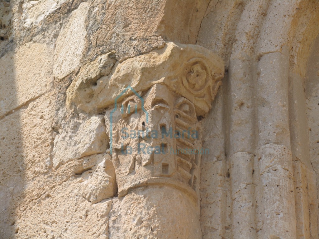 Capitel exterior