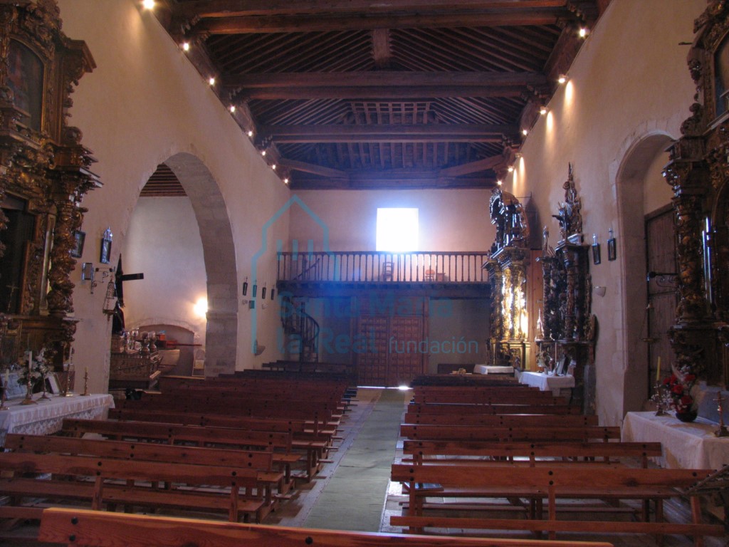 Vista del interior de la nave desde la cabecera