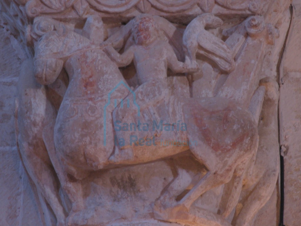 Capitel izquierdo del arco triunfal. Detalle de la escena de cetrería