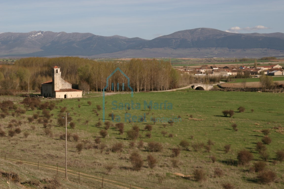 Panorámica de la iglesia y el pueblo