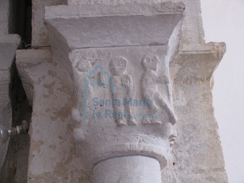 Capitel derecho del arco triunfal más exterior
