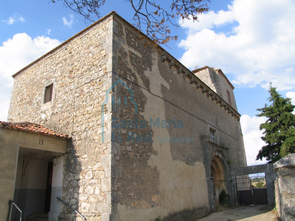 Vista exterior suroeste de la iglesia
