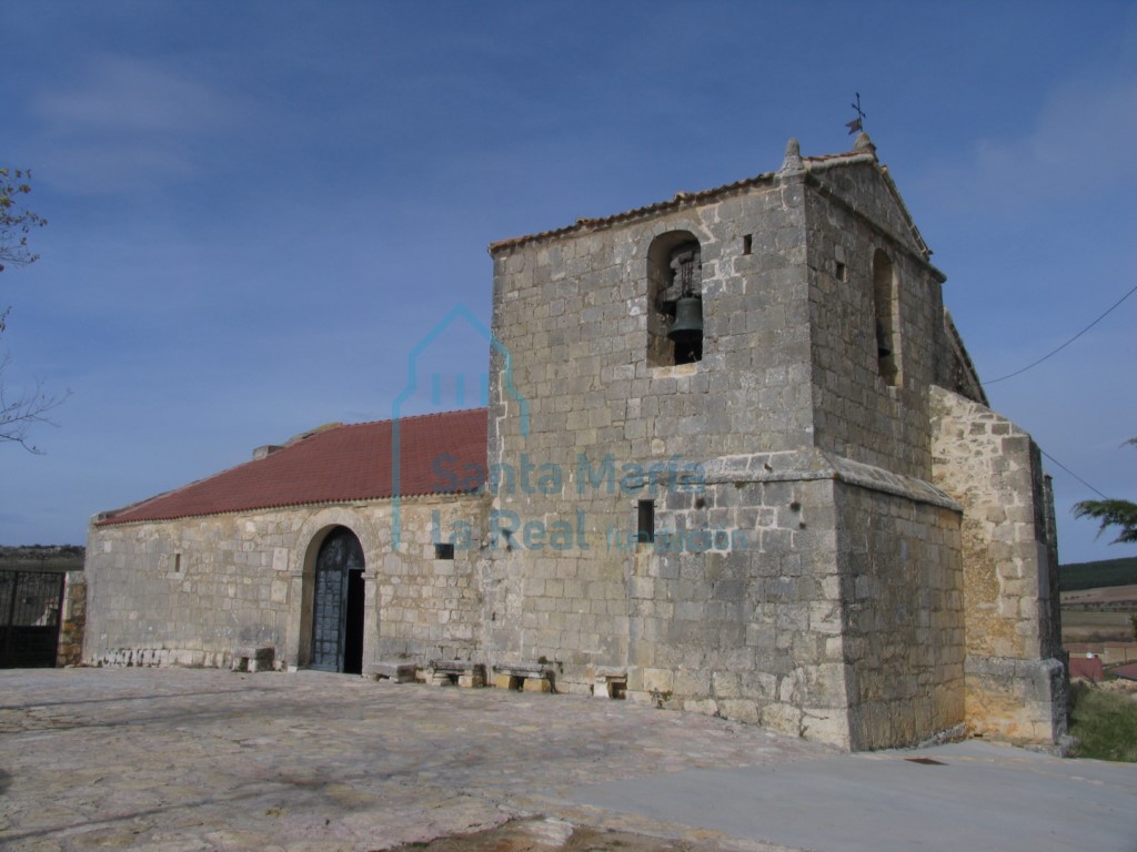 Vista exterior de la iglesia desde sureste
