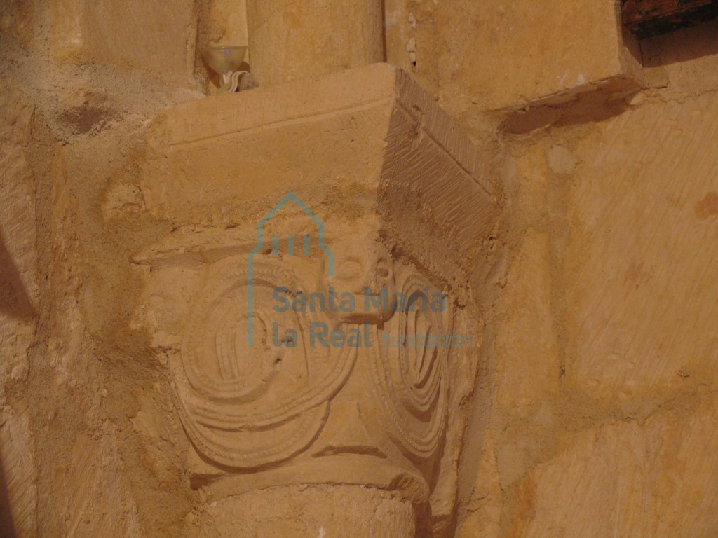Capitel de una columna del baptisterio