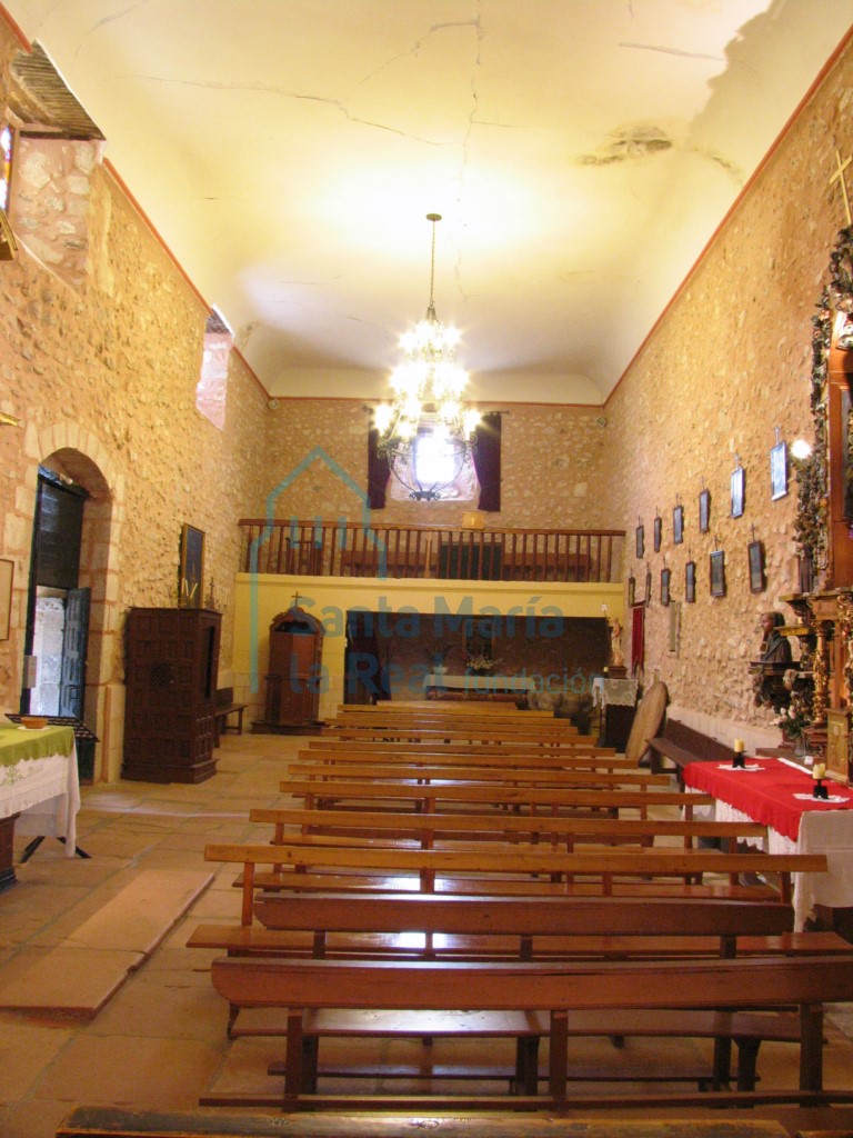 Vista del interior de la iglesia desde la cabecera
