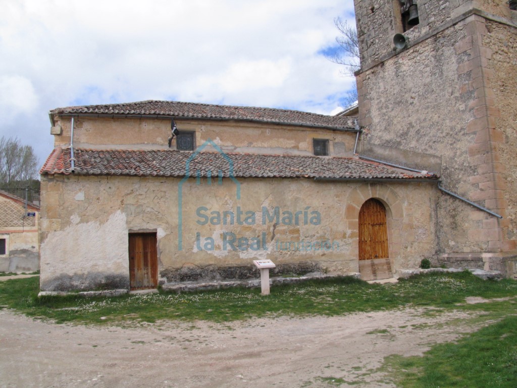 Vista exterior del lado sur de la iglesia