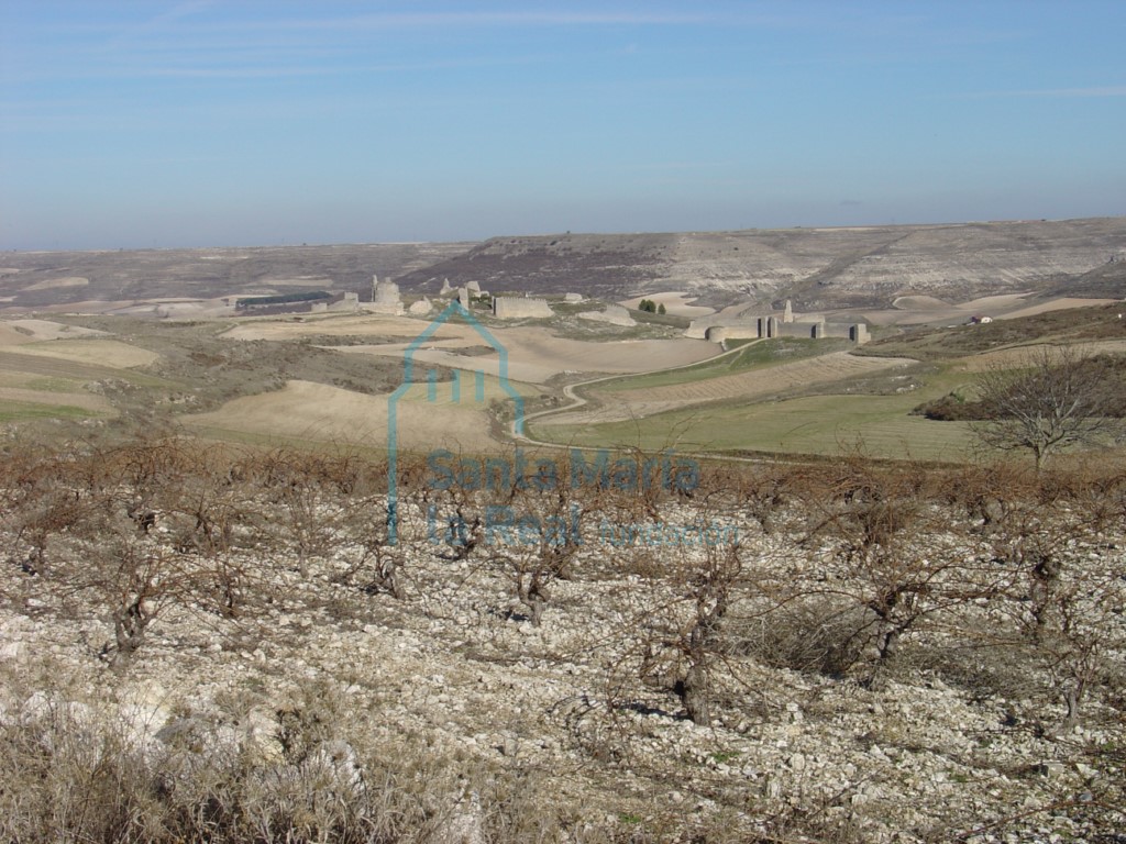 Las murallas de Fuentidueña vistas desde el sur