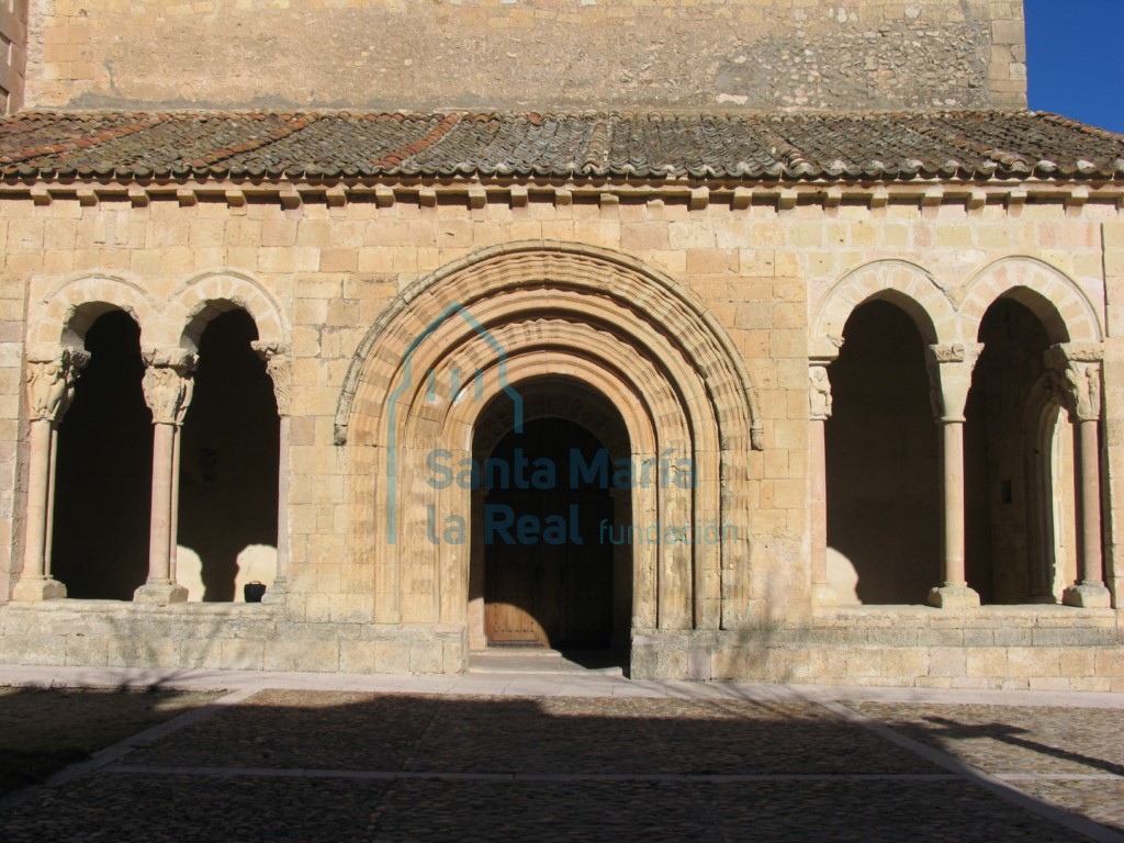 Pórtico. Lado meridional
