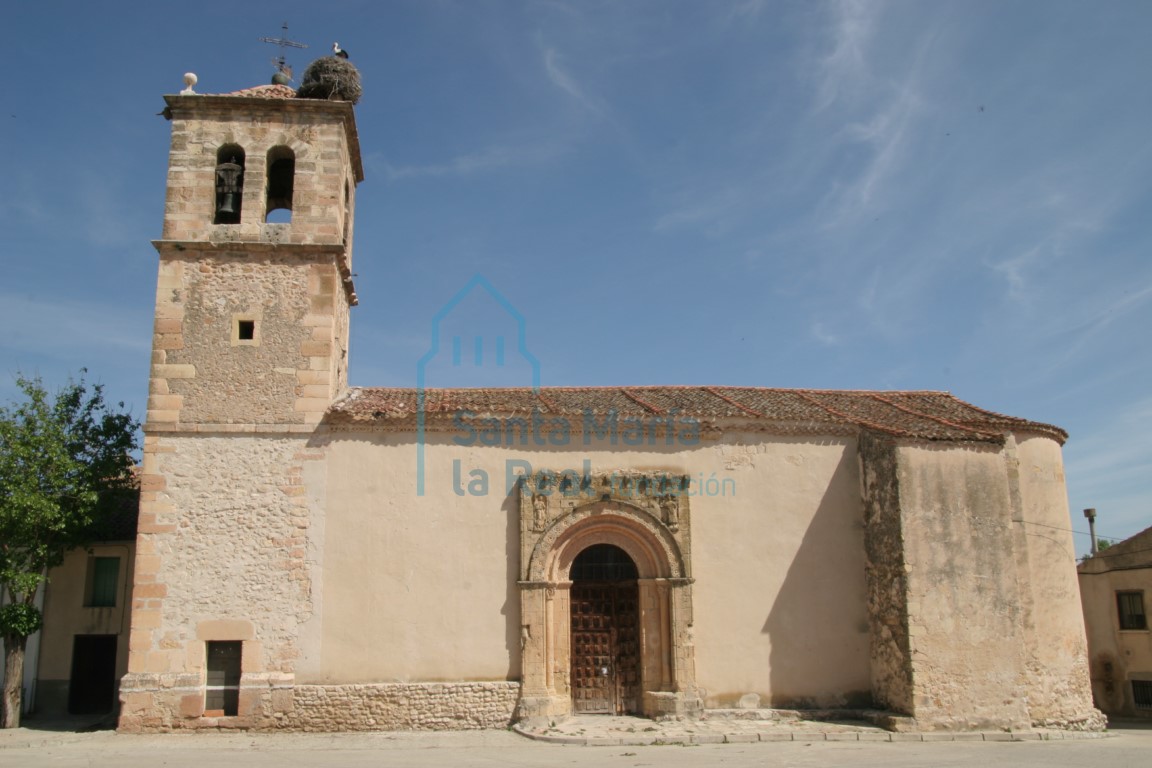 Vista de la iglesia desde el sur