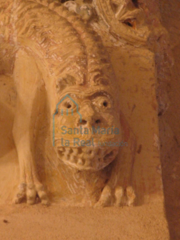 Detalle de un león en el arco triunfal, del lado izquierdo