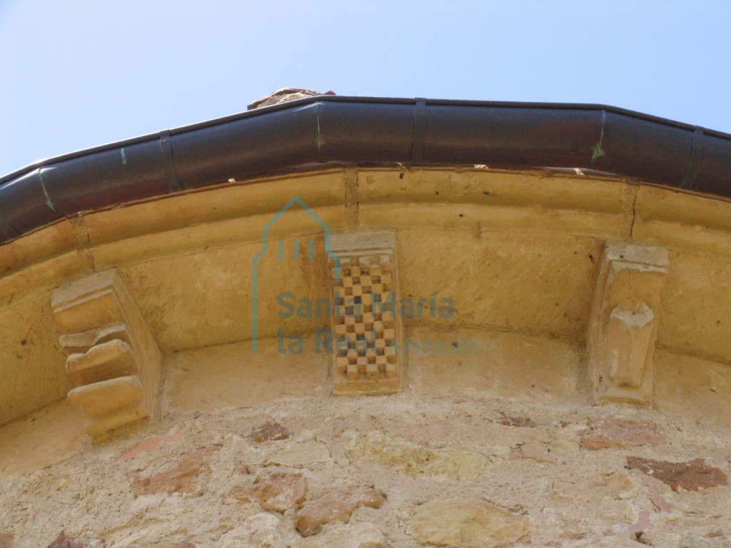 Canecillos del ábside