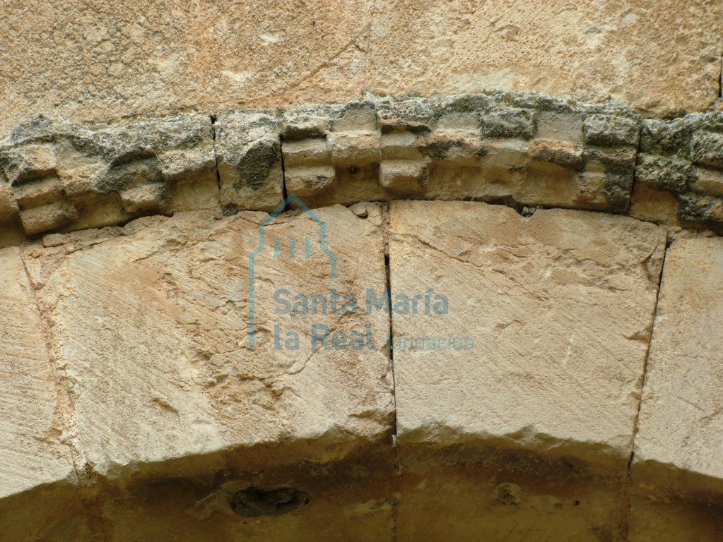 Detalle del arco de la portada meridional