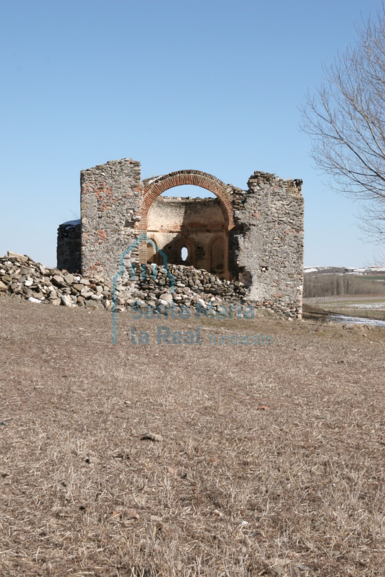 Vista de la ermita desde el oeste