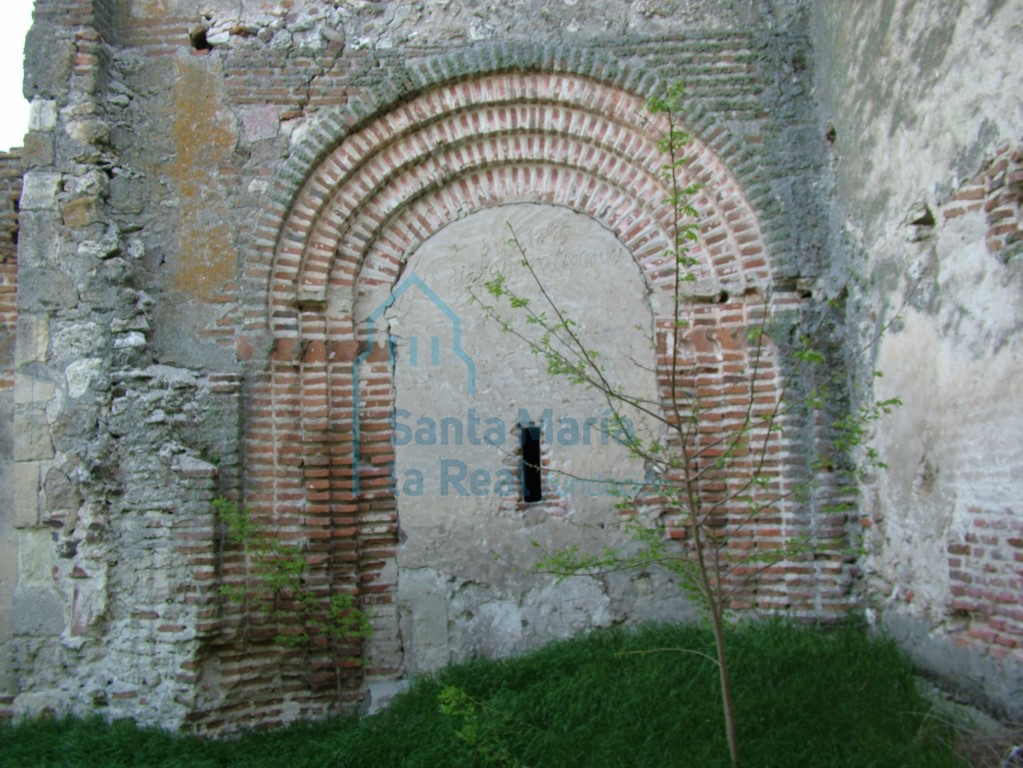 Portada de la torre situada el el muro occidental