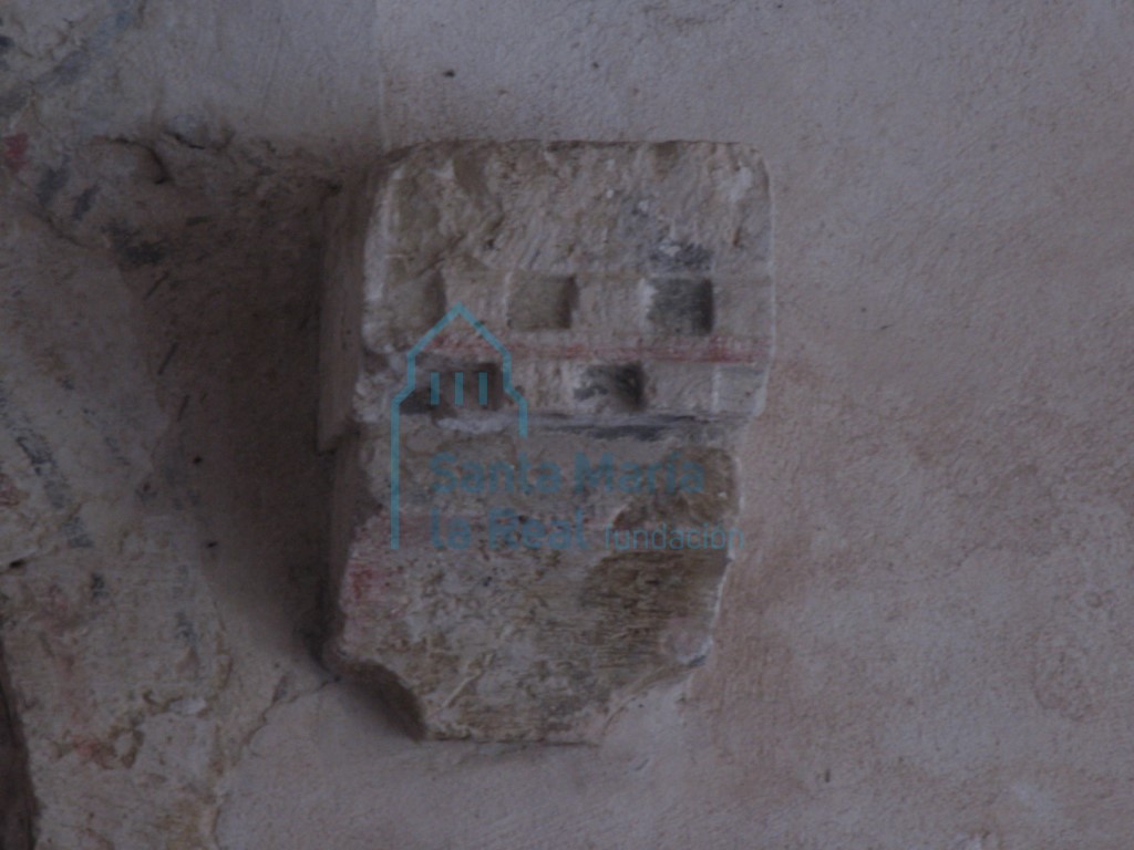 Pieza reaprovechada en el muro meridional