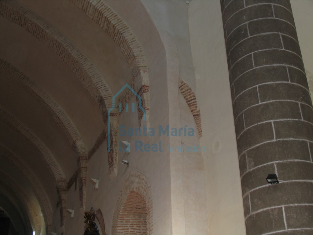 Interior de la nave, lado izquierdo