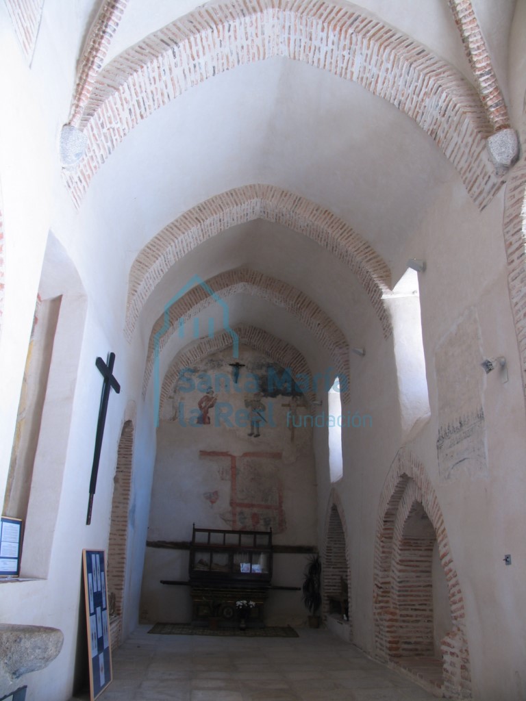 Interior de la capilla del lado derecho de la nave