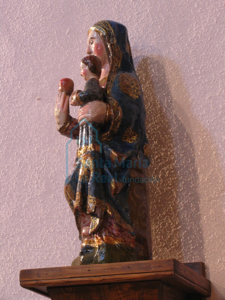 Talla de la Virgen con el Niño
