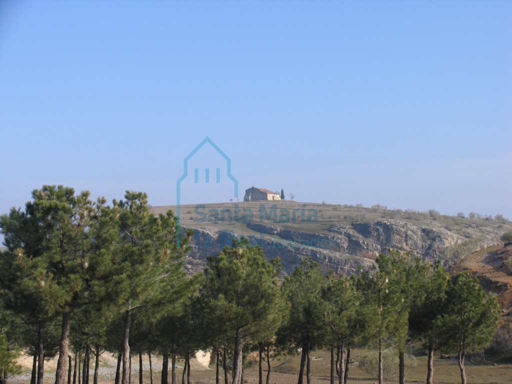 Panorámica del cerro del Tormejón con la ermita
