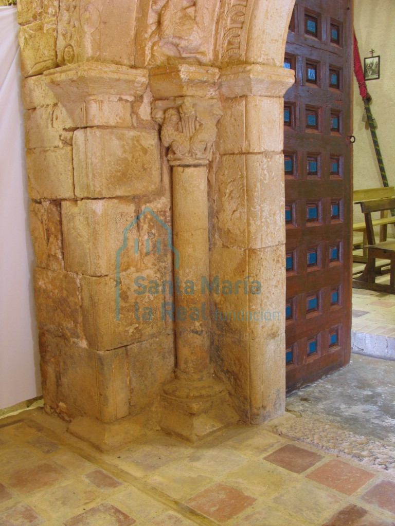 Columna de la portada meridional