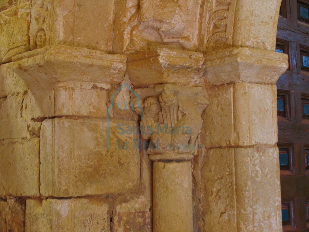 Detalle de la portada meridional