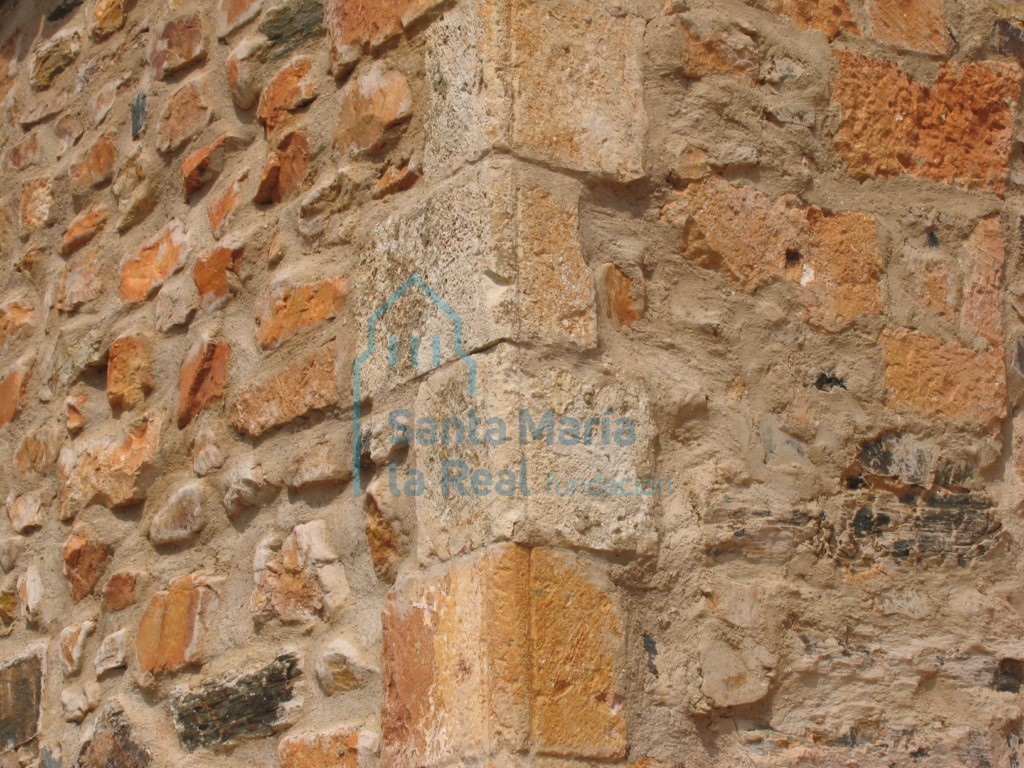 Muros de mampostería reforzado en las esquinas