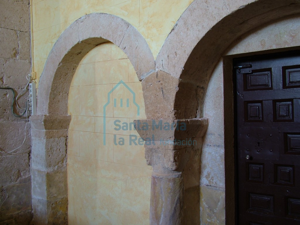 Vista de los arcos del medio punto del presbiterio