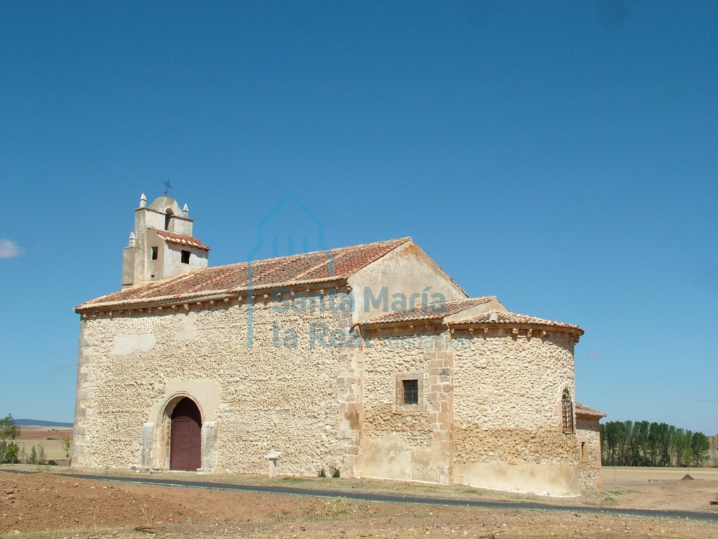 Vista exterior desde el sudeste de la iglesia